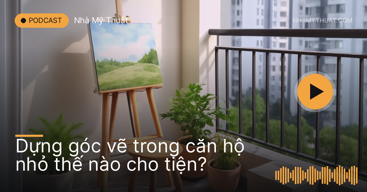 Góc ban công nhỏ có giá vẽ gấp và chậu cây trong chung cư